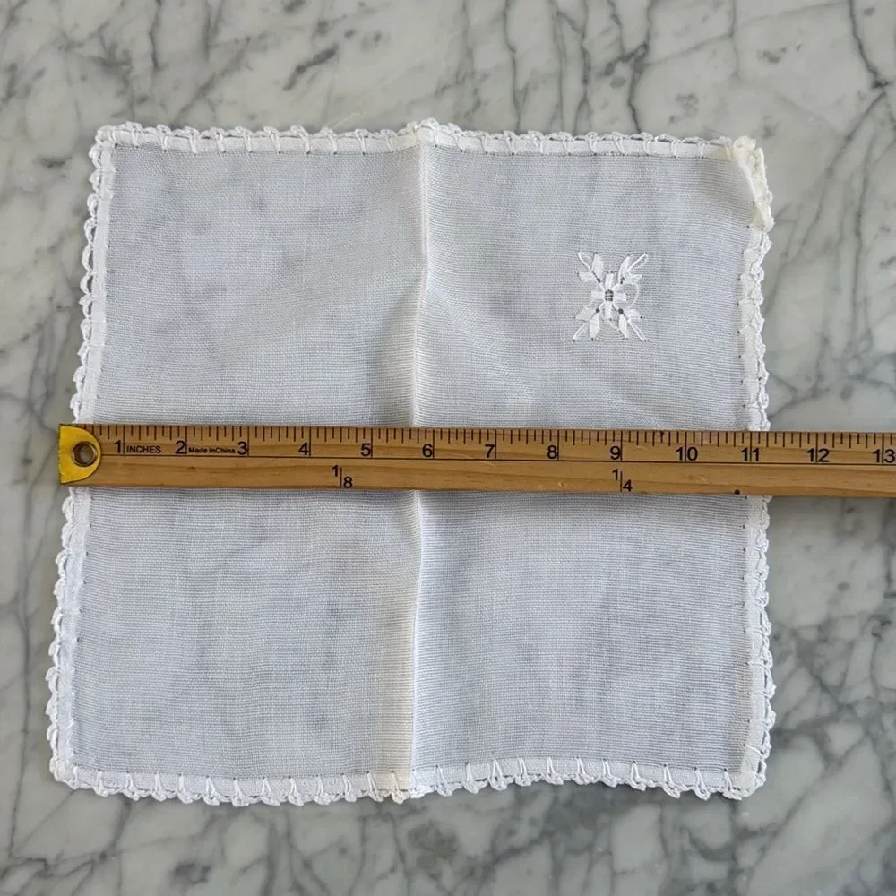 Vintage Bundle Lace TableCloth Napkins Placemats